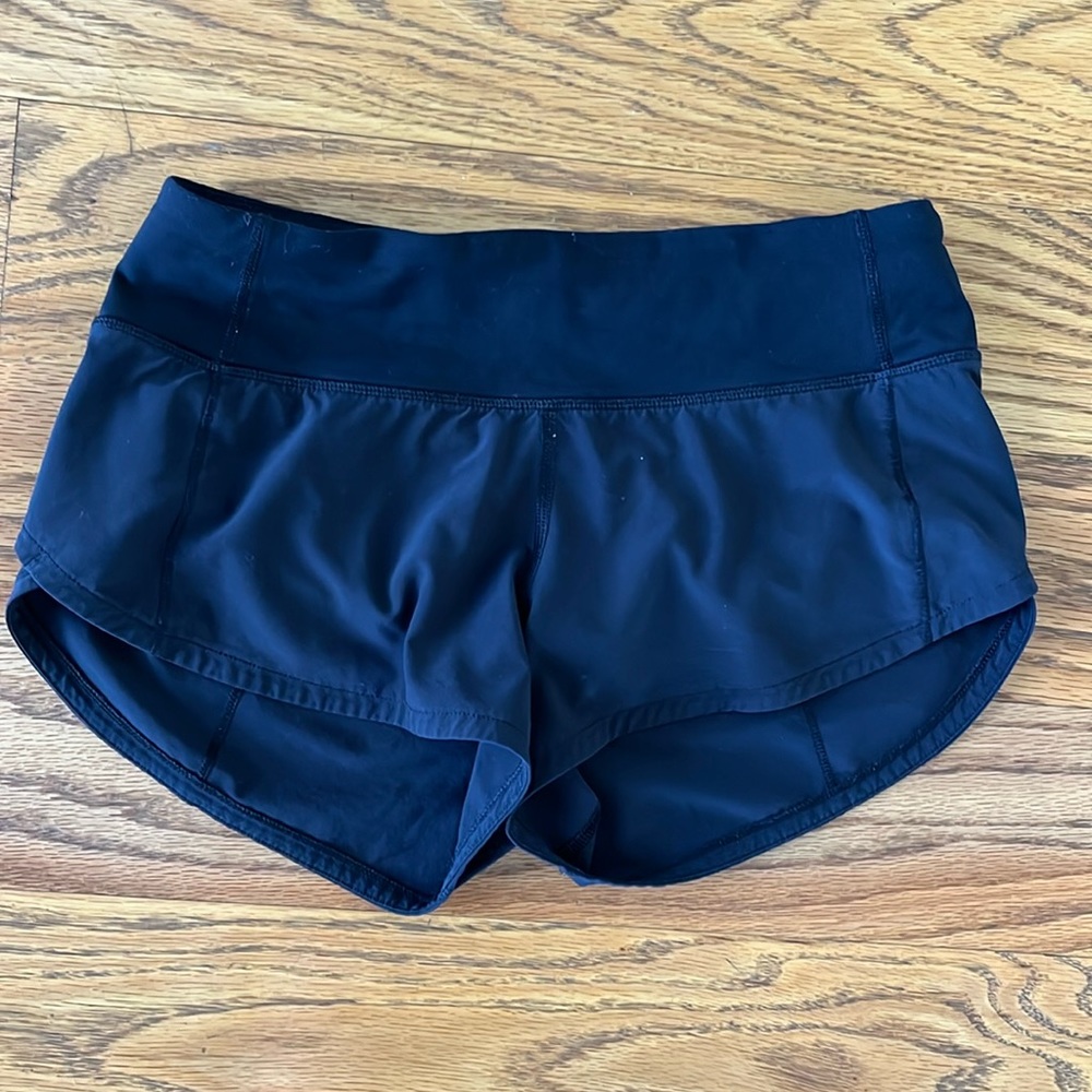 Lululemon shorts size 0, 2.5”